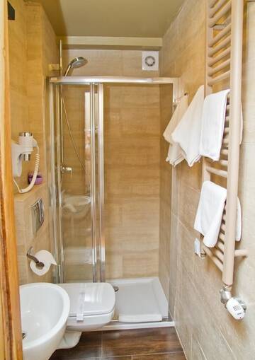 Фото номера Двухместный номер с 2 отдельными кроватями Отель Best Western Plus Hotel Podklasztorze г. Сулеюв 4